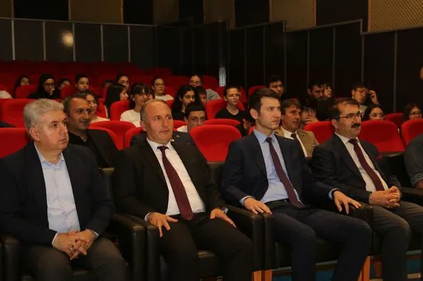 100 Yıla Bakan Gençler Şiir Yarışması’nda Efnan Canoğlu İl Birincisi Oldu…