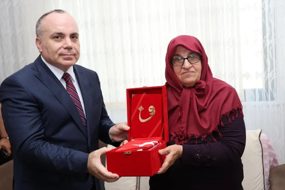 Artvin Valisi Şehit Ailesini Yalnız Bırakmadı: 