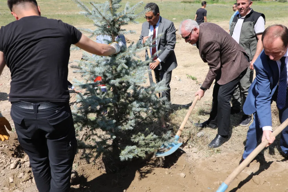 Şehitler Anısına 251 Fidan Toprakla Buluştu