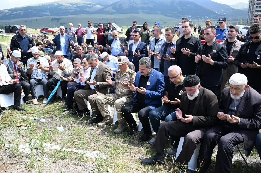 Erzurum Valisi Mustafa Çiftçi, Trafik Kazasında Hayatını Kaybeden Komiserin Cenazesine Katıldı