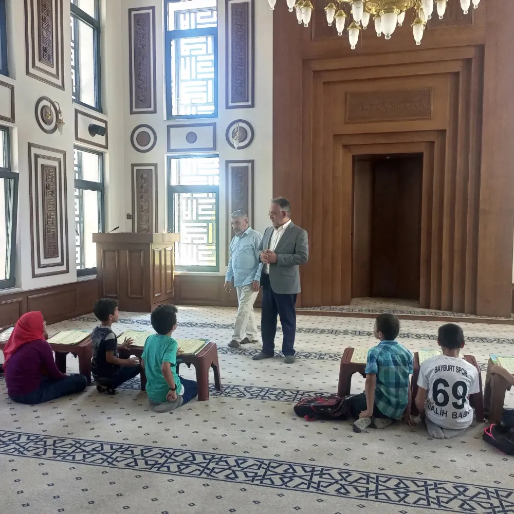 Bayburt İl Müftüsü Danacı, Valide Camii Yaz Kur’an Kursu’nu Ziyaret Etti