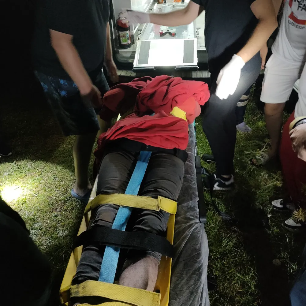 Kayalıklardan Düşen Vatandaş İtfaiye Ekipleri Tarafından Kurtarıldı