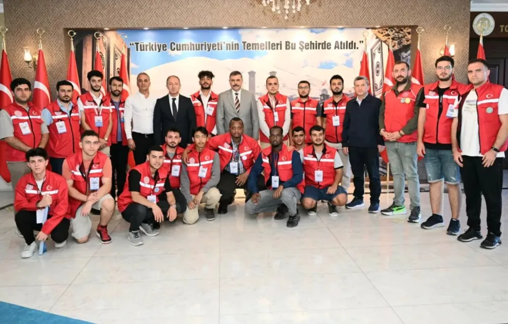 Damla Gönüllülük Hareketi Ekibi Erzurum’da: Vali Çiftçi Proje Hakkında Bilgi Aldı