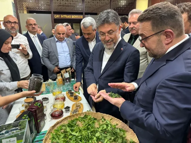 Tarım ve Orman Bakanı İbrahim Yumaklı, sektör paydaşlarıyla Rize’de buluştu