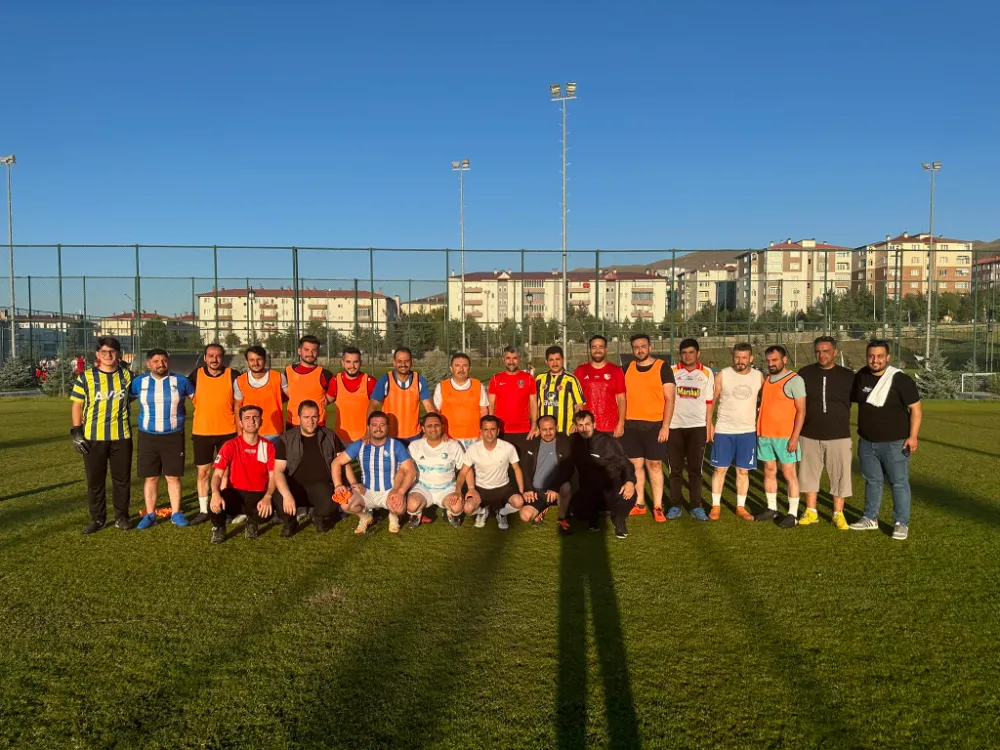 Gençlerle Buluşma: AK Parti Erzurum İl Gençlik Kolları Futbol Maçı Düzenledi