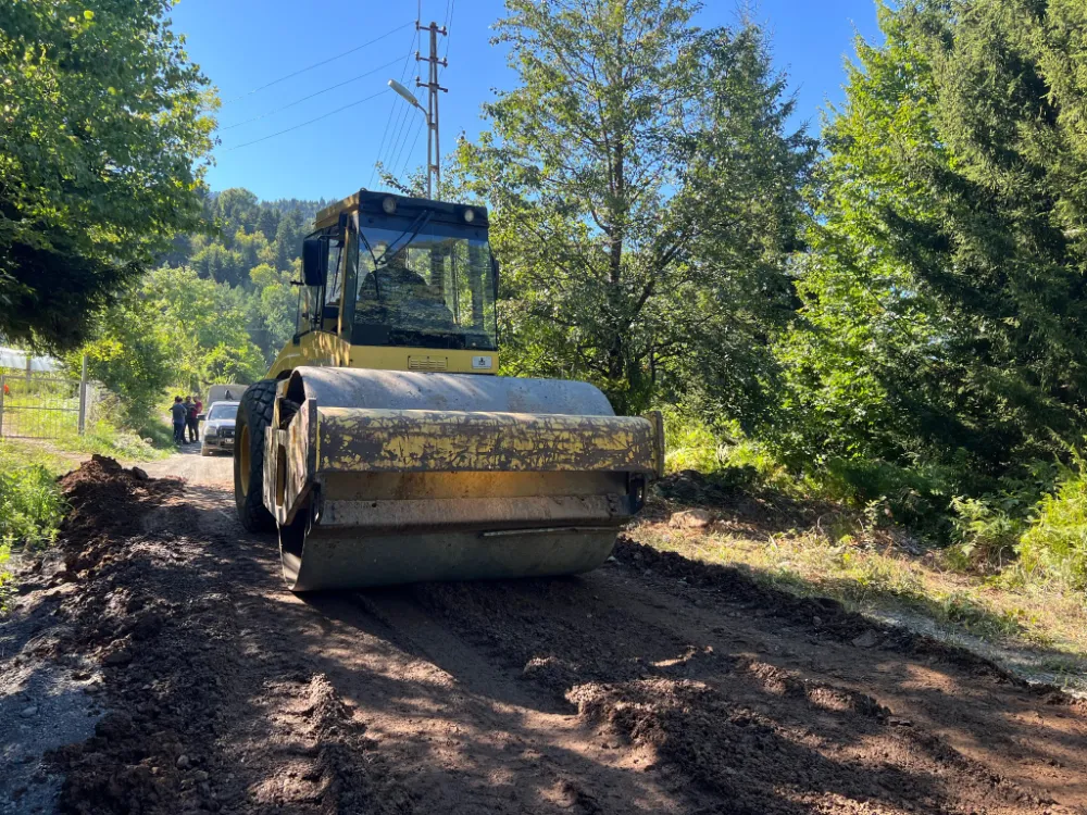 Dere ve Çamlık Mahallelerinde Yol Çalışmaları Hız Kesmeden Devam Ediyor