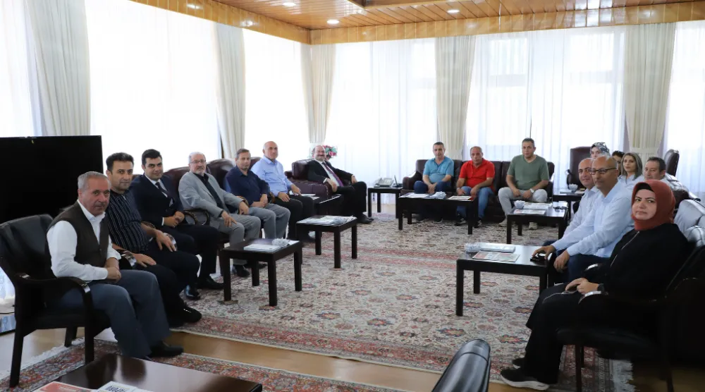 Rektör Prof. Dr. Ahmet Hacımüftüoğlu Tebrik Ziyaretlerini Kabul Ediyor