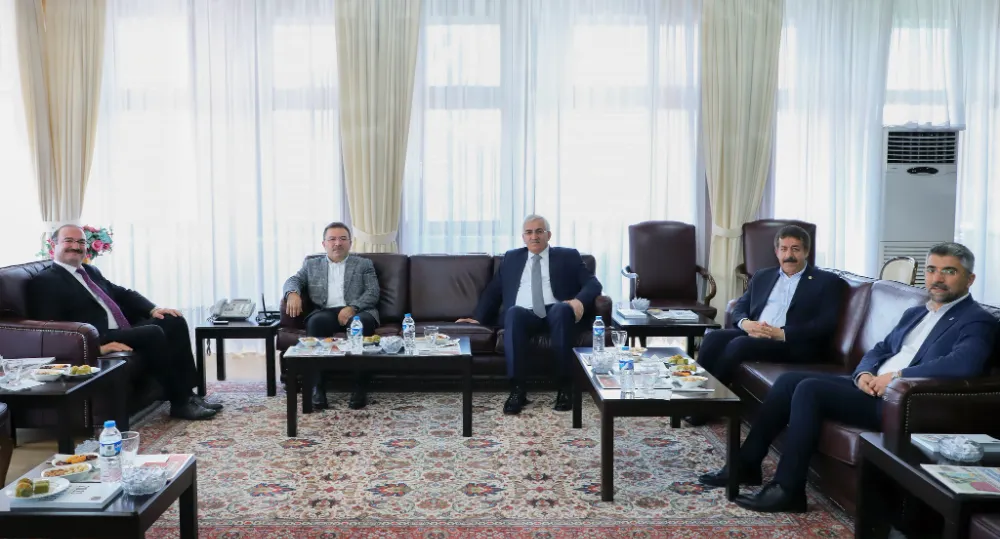 AK Parti Erzurum Milletvekillerinden Rektör Hacımüftüoğlu