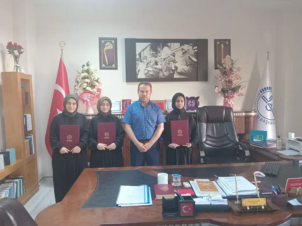 Oltu Müftülüğü Rahime Hatun Kız Kuran Kursu Öğrencilerine Diplomalarını Takdim Etti