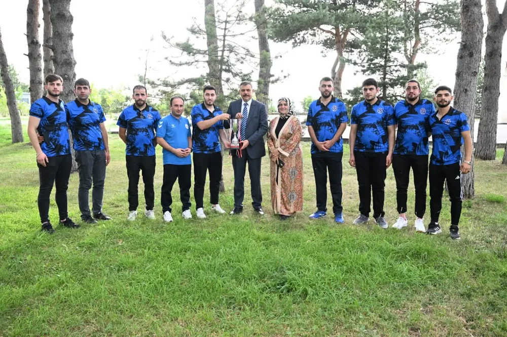 Başarıya Ulaşan Görme Engelliler Futsal Takımı Erzurum Valisi Çiftçi Tarafından Kabul Edildi