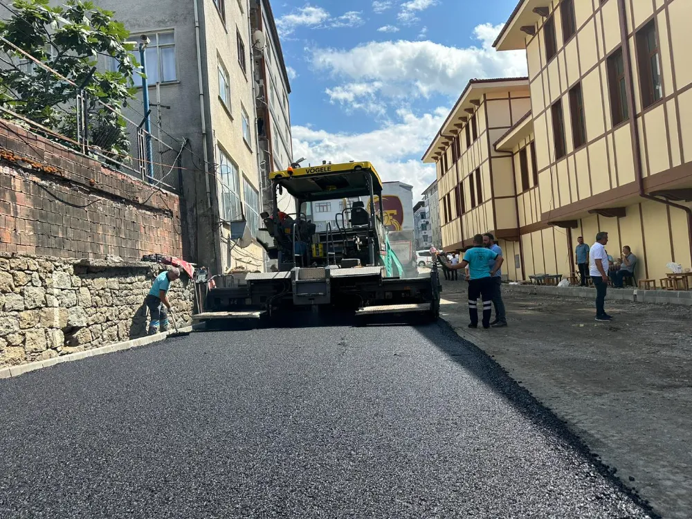Of Kent Çarşısı ve Kapalı Otoparkta Asfalt Serimi Başladı
