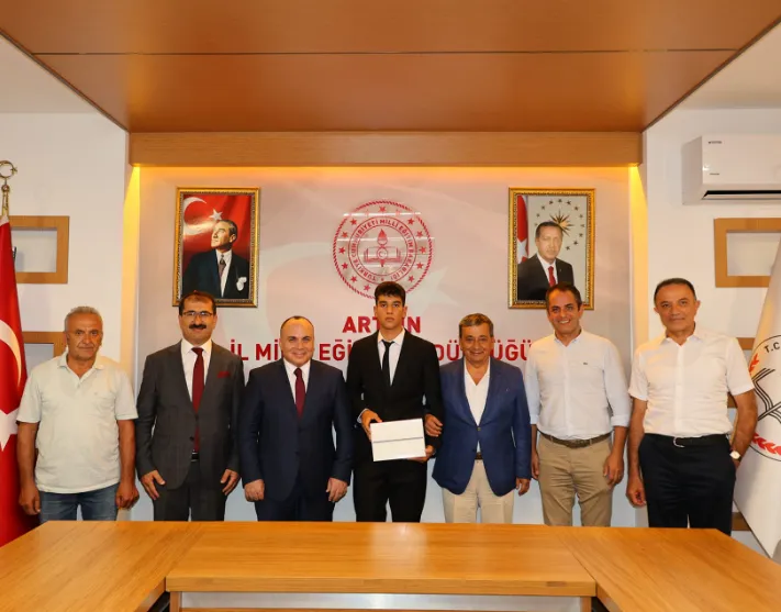 Artvin’de Ortaöğretimde Başarı Gösteren Öğrenciler Ödüllendirildi