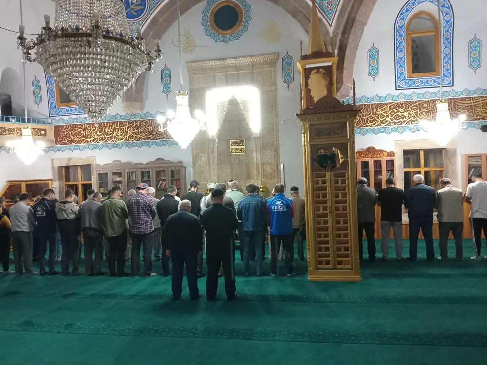 Oltu’da Sabah Namazı Buluşması Yoğun Katılımla Gerçekleşti
