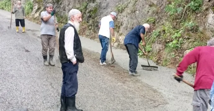 Cevizlik Köyü Muhtarı Recep Çakır’dan Örnek İmece Çalışması: Köy Yolunda Büyük Gelişme