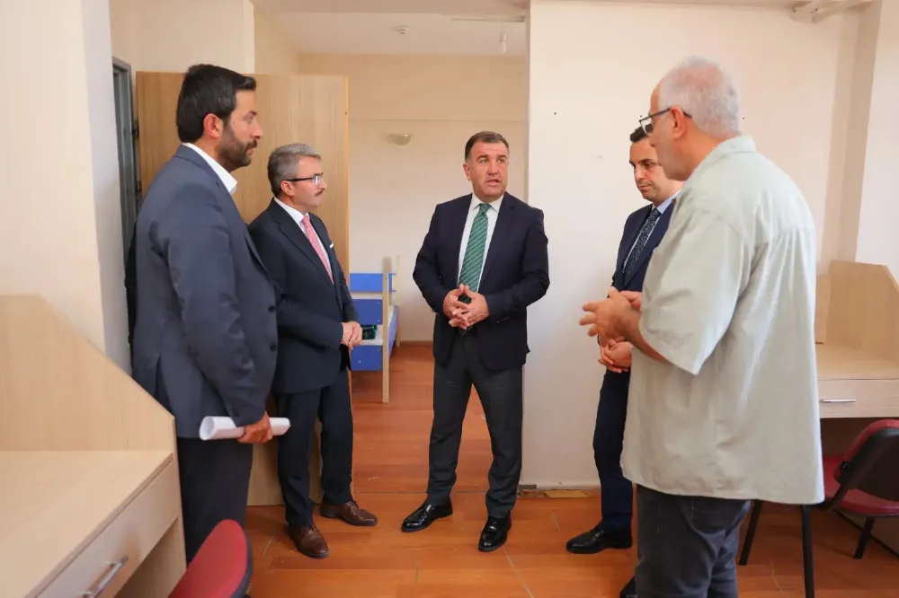 Vali Eldivan, Bayburt Üniversitesi Yurtlarında İnceleme Yaptı: Öğrenci Memnuniyeti Ön Planda