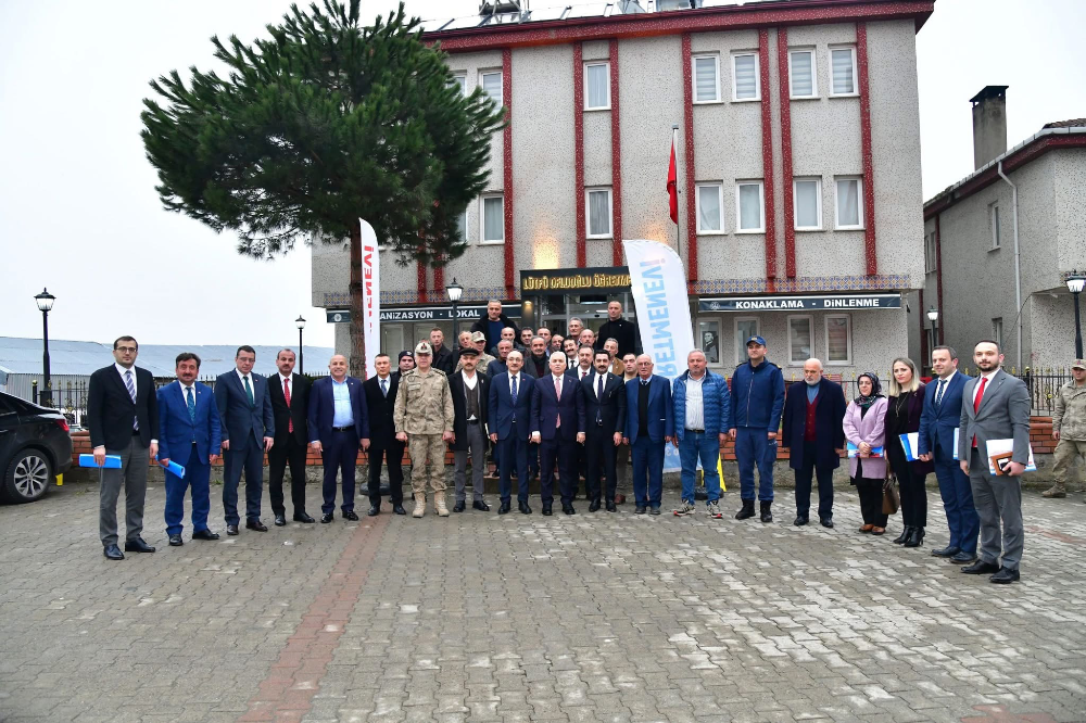Trabzon Valisi Aziz Yıldırım, Düzköy’de Muhtarlarla Toplandı