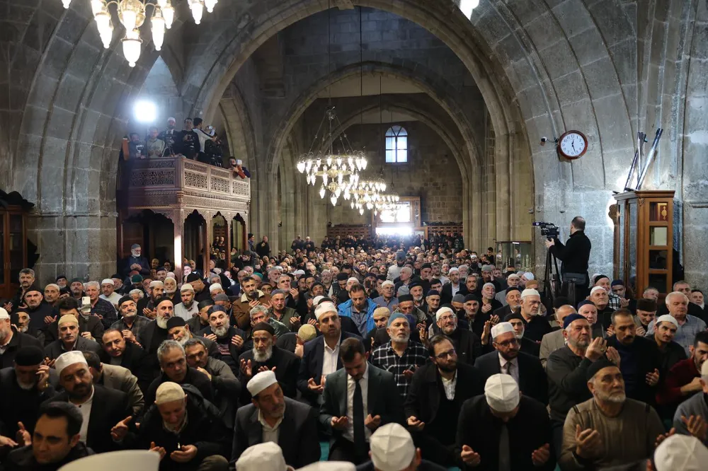Ulu Camii’de Binbir Hatim Dualarıyla Erzurum’un Manevi Birliği Pekişti