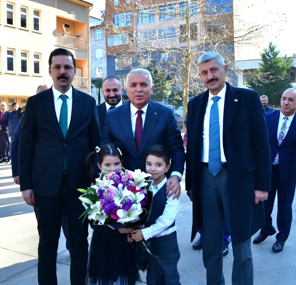 Trabzon Valisi Aziz Yıldırım, Araklıda Mahalle Muhtarlarıyla Toplantı Düzenledi