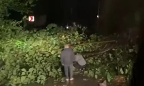 Tunca’da Ufak Çaplı Heyelan: Yol Kısa Sürede Ulaşıma Açıldı