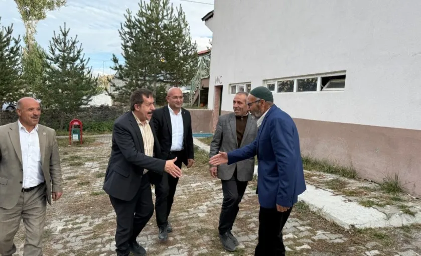 AK Parti Milletvekili Fırat, Karayazı Mahallelerini Ziyaret Etti