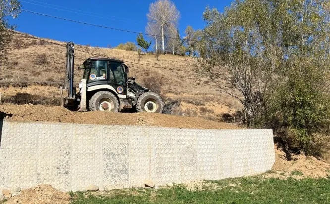 Ayçukuru Mahallesi’nde 80 Metrelik İstinat Duvarı Tamamlandı