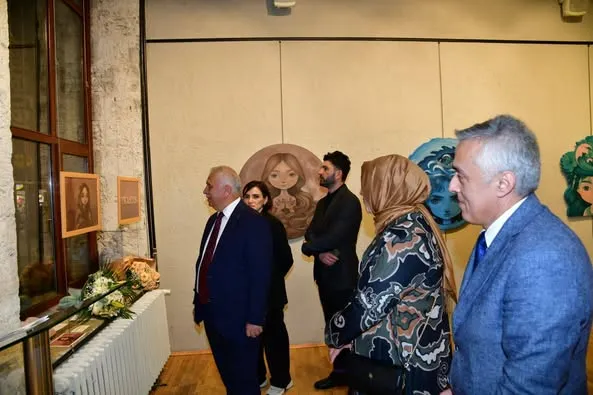 Vali Aziz Yıldırım, “Trabzon Anıları” Sergisini Ziyaret Etti