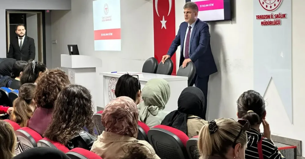 Trabzon İl Sağlık Müdürlüğü’nde Stajyer Öğrencilere İşe Başlama Eğitimi Verildi