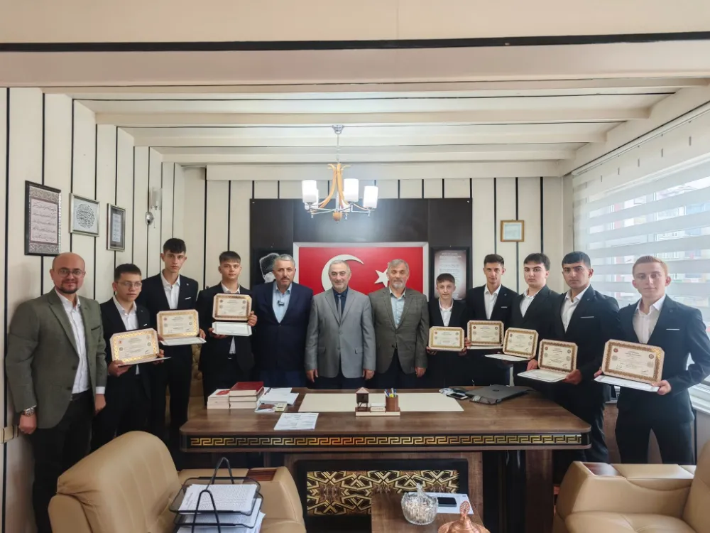 Araklı’da 8 Hafız Belgelerini Aldı