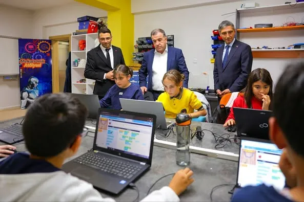 Vali Eldivan, Bayburt Bilim ve Sanat Merkezini Ziyaret Etti