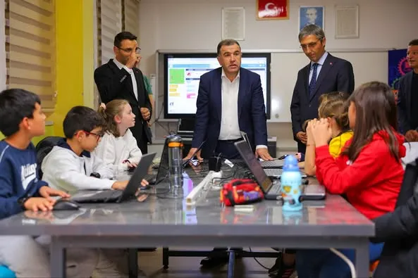 Vali Eldivan, Bayburt Bilim ve Sanat Merkezinde Öğrencilerle Buluştu