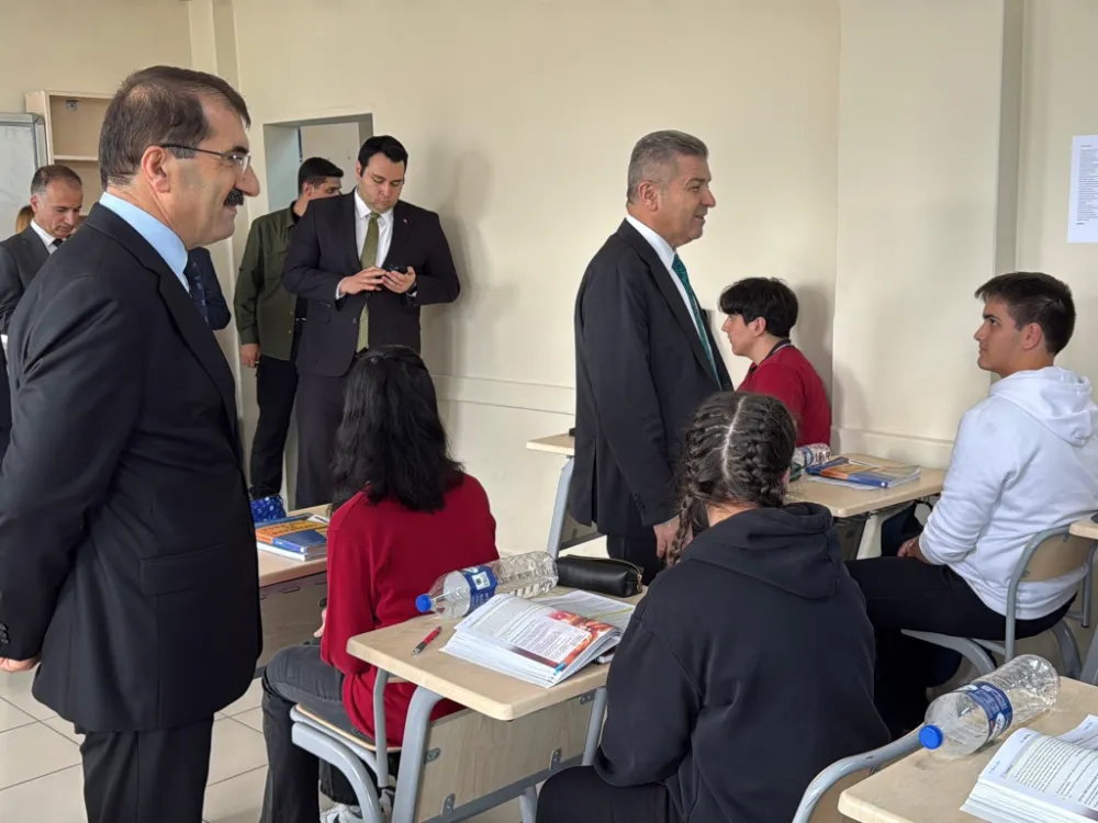 Artvin Valisi Dr. Turan Ergün’den Sosyal Bilimler Lisesi Ziyareti