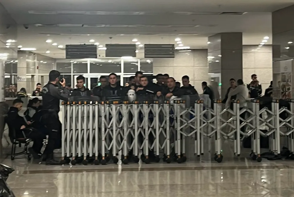Suiçmez’den Çağlayan Adliyesi Önünde Tepki: Türkiye’nin Geleceğine Sahip Çıkıyoruz