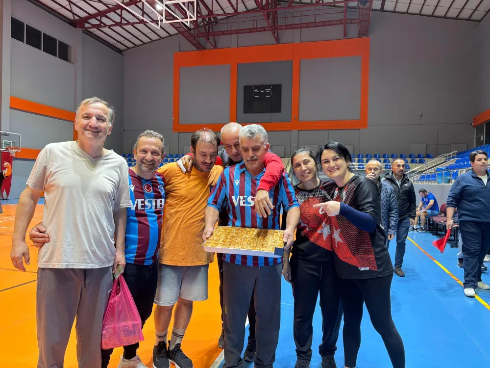 Beşikdüzü’nde 24 Kasım Öğretmenler Günü Voleybol Turnuvası Sona Erdi