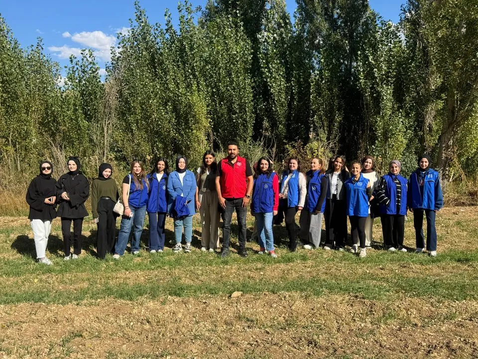 Bayburt’ta Gençlerle Doğa Yürüyüşü Çevre Farkındalığı ve Eğlence Bir Arada