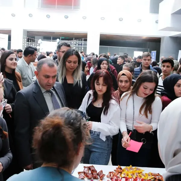 ÜNİK’25 Etkinliğiyle Bayburt Üniversitesi’nde Birinci Sınıf Heyecanı Zirvede!