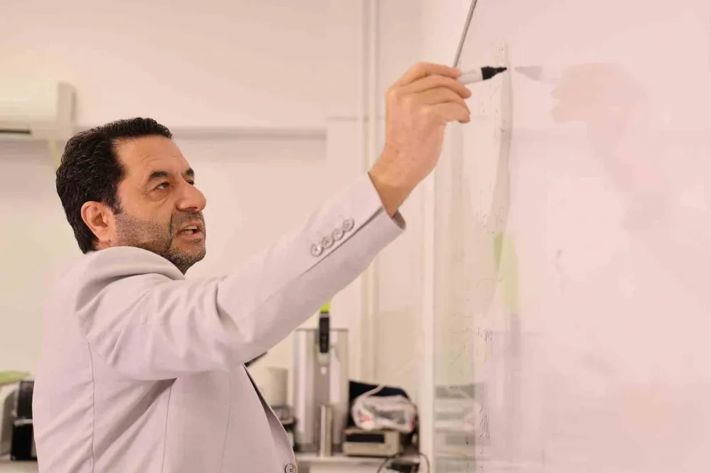 Prof. Dr. Fahrettin Yakupanoğlu;