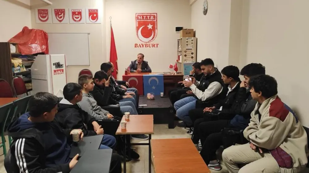 MTTB Bayburt’ta Gençlere Edebiyat Ziyafeti: İsmail Ertem Gençlerle Buluştu