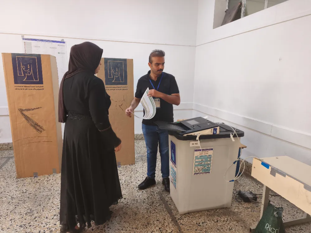 Irak halkı parlamento seçimi için sandık başında