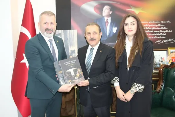 Vakfıkebir Belediye Başkanı Koçal’a “Gelenekten Geleceğe Trabzon Mutfağı” Takdimi