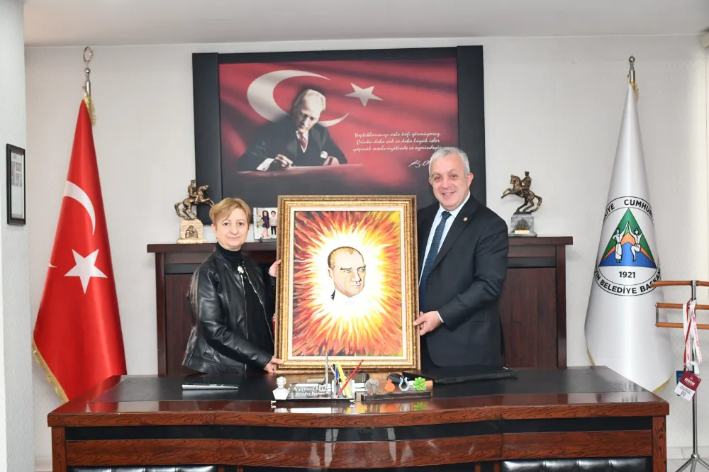 Ressam Figen Şimşek’ten Başkan Erdem’e Atatürk Portresi Hediye