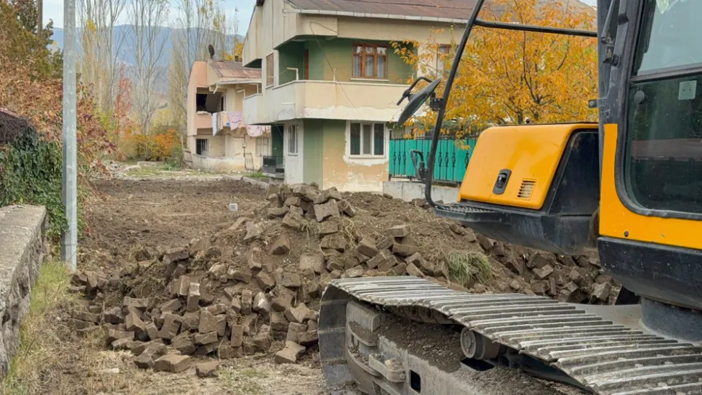 Oltu Belediyesi, Yusuf Ziya Bey Mahallesi’nde Yol Çalışmalarına Başladı