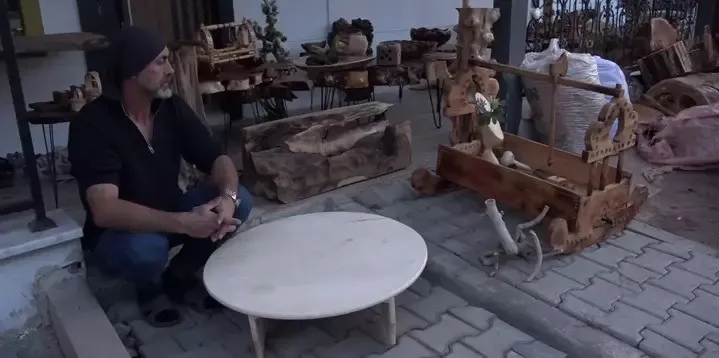 Artvin’in Ustası Bilgehan Demirkıran, Ahşabı Sanata Dönüştürüyor: Hayali Müze Kurmak