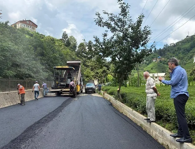 Başkan Rıfat Özer, Güneysu’da Mahalle Çalışmalarıyla Vatandaşlardan Tam Not Alıyor…
