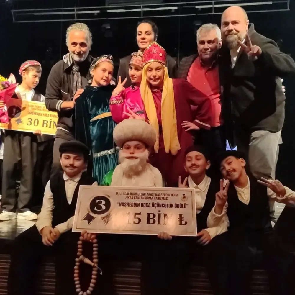 Gülkent İlkokulu tiyatro ekibi Türkiye üçüncüsü oldu