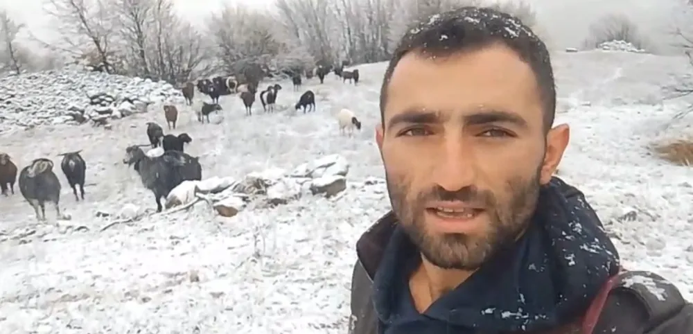 Tokat’ta çoban karlar altında türkü söyledi