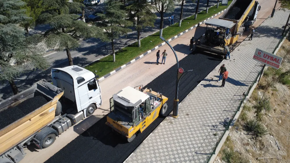 Karayolları tarafından Demirci’de sıcak asfalt çalışmalarına başlandı