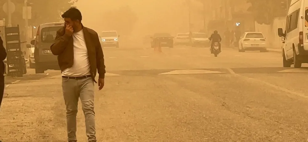 Toz bulutu Şanlıurfa semalarını kapladı