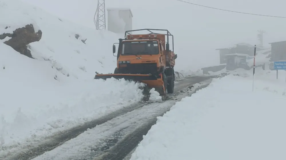 Tanin geçidinde yol açma çalışmaları başladı