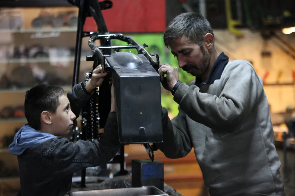 Hurdaya dönen Jawa motosikletler atölyede yeniden gün yüzüne çıkıyor