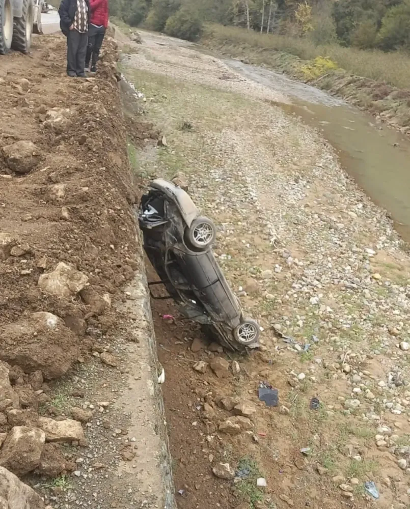 Trabzon’da Kontrolden Çıkan Otomobil Dereye Düştü: Sürücü Yaralı